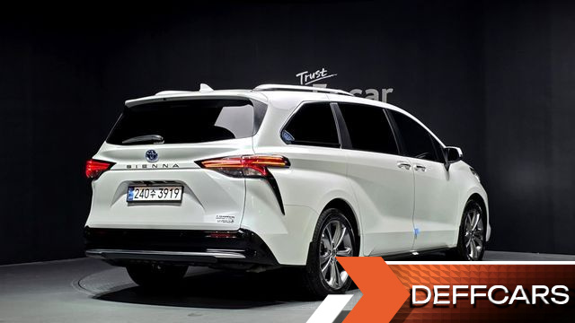 Toyota SIENNA 2.5 Hybrid 2WD купить на сайте DeffCars