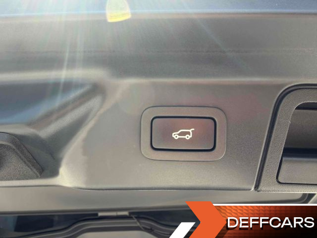 Land Rover RANGE ROVER VELAR 2.0 P250 R-Dynamic SE купить на сайте DeffCars