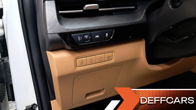 Kia CARNIVAL 9-Seater Signature купить на сайте DeffCars