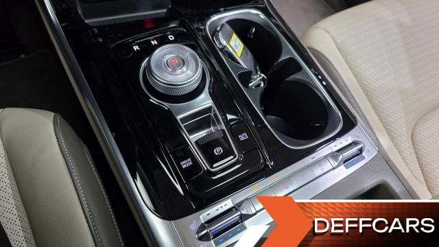 Kia CARNIVAL 11-Seater Signature купить на сайте DeffCars