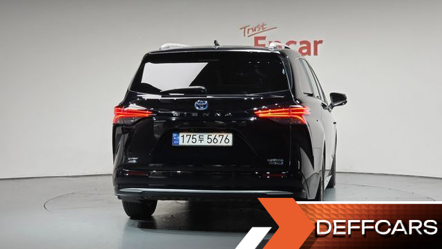 Toyota SIENNA 2.5 Hybrid AWD купить на сайте DeffCars