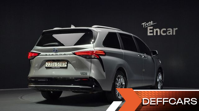 Toyota SIENNA 2.5 Hybrid 2WD купить на сайте DeffCars