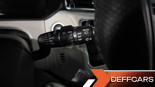 Land Rover RANGE ROVER VELAR 2.0 D240 R-Dynamic SE купить на сайте DeffCars