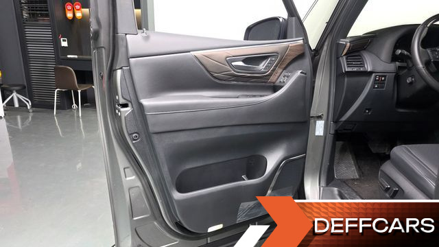 Toyota ALPHARD 2.5 HEV Executive AWD купить на сайте DeffCars
