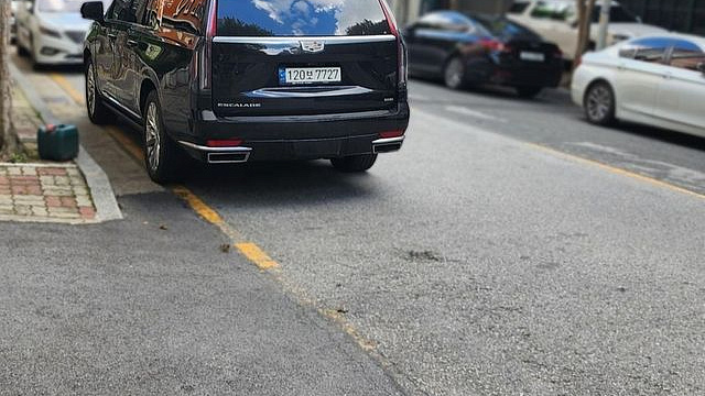Cadillac ESCALADE 6.2 ESV ESV Premium Luxury Platinum купить на сайте DeffCars