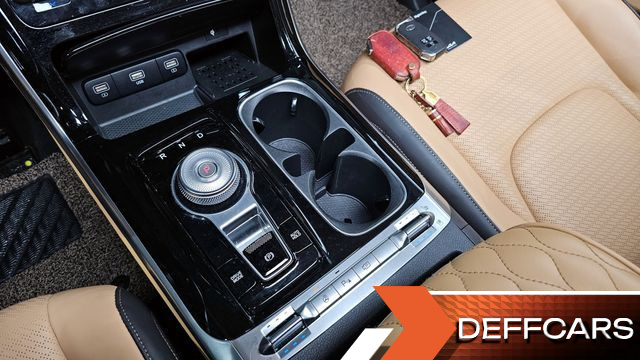 Kia CARNIVAL Gasoline 7-Seater Signature купить на сайте DeffCars