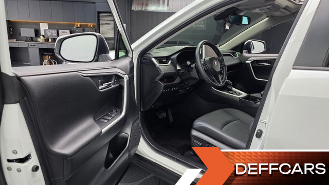 Toyota RAV4 2,5 4WD Hybrid LTD купить на сайте DeffCars