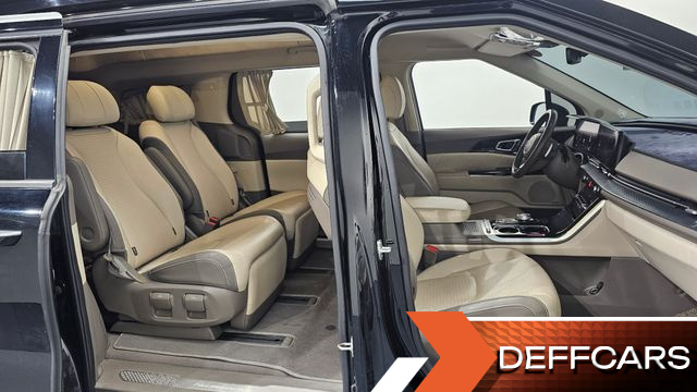 Kia CARNIVAL 7-Seater Hi-Limousine Signature купить на сайте DeffCars
