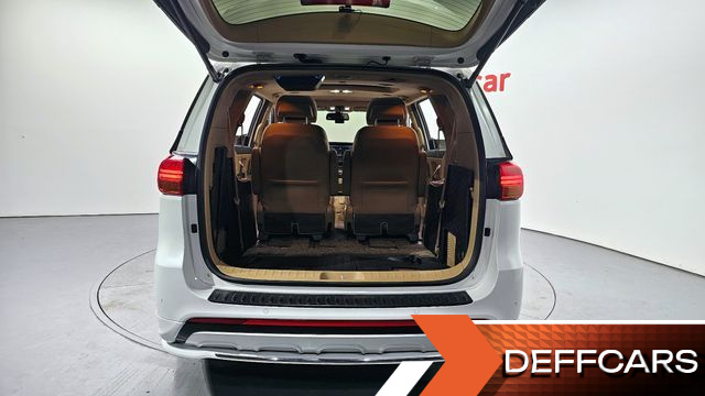Kia CARNIVAL 7-seater Limousine VIP купить на сайте DeffCars