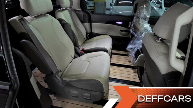 Kia CARNIVAL Gasoline 7-Seater Signature купить на сайте DeffCars