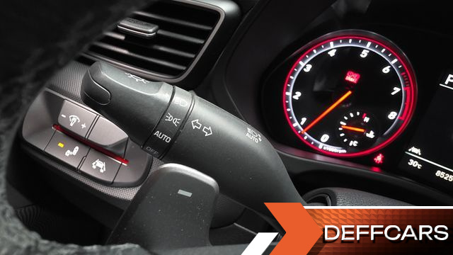 Hyundai VELOSTER 1.6 Turbo Sport Core купить на сайте DeffCars