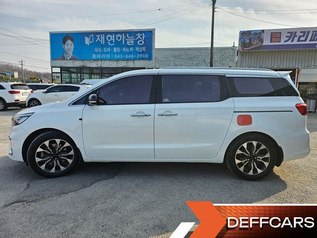 Kia CARNIVAL 7-Seater Limousine President купить на сайте DeffCars