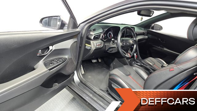 Hyundai VELOSTER 1.6 Turbo Sport Core купить на сайте DeffCars