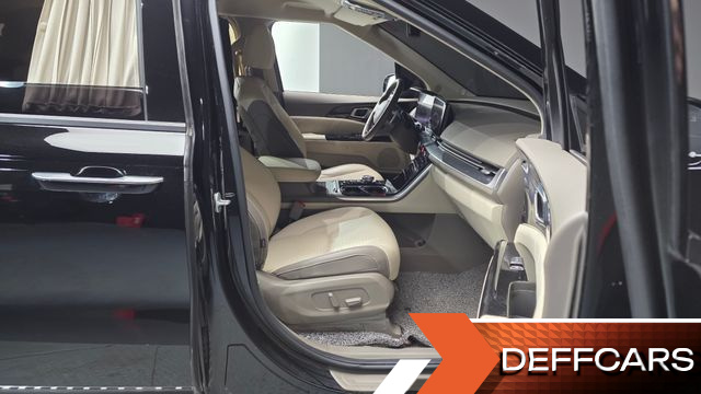 Kia CARNIVAL 9-Seater Hi-Limousine Signature купить на сайте DeffCars