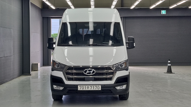 Hyundai SOLATI 15-seater Luxury купить на сайте DeffCars