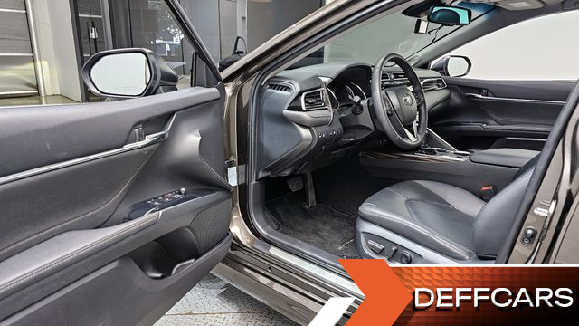 Toyota CAMRY 2.5 XLE Hybrid купить на сайте DeffCars
