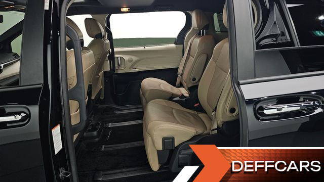 Toyota SIENNA 2.5 Hybrid AWD купить на сайте DeffCars