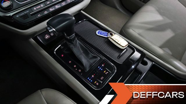 Kia CARNIVAL 9-seater Prestige купить на сайте DeffCars