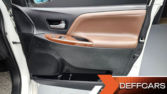 Toyota SIENNA 3.5 AWD купить на сайте DeffCars
