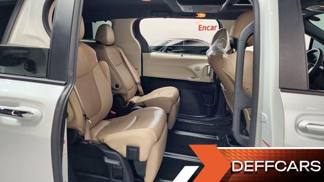 Toyota SIENNA 2.5 Hybrid 2WD купить на сайте DeffCars