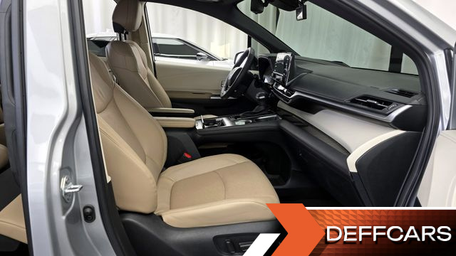Toyota SIENNA 2.5 Hybrid 2WD купить на сайте DeffCars