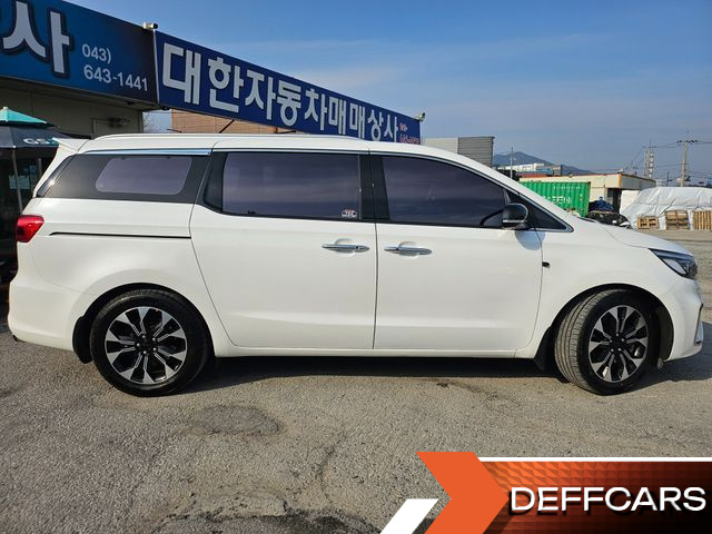 Kia CARNIVAL 7-Seater Limousine President купить на сайте DeffCars