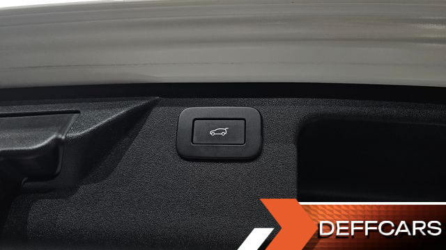 Land Rover DISCOVERY SPORT P250 SE купить на сайте DeffCars