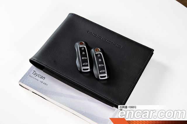 Porsche TAYCAN 4S купить на сайте DeffCars