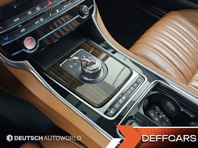 Jaguar XF 20d Portfolio купить на сайте DeffCars