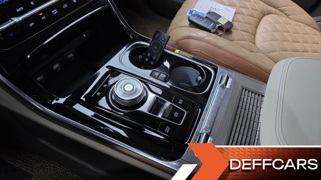 Kia CARNIVAL 9-Seater Hi-Limousine Signature купить на сайте DeffCars