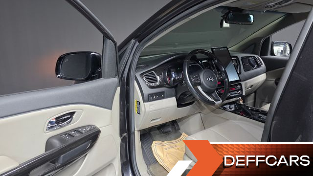 Kia CARNIVAL 7-Seater Limousine VIP купить на сайте DeffCars