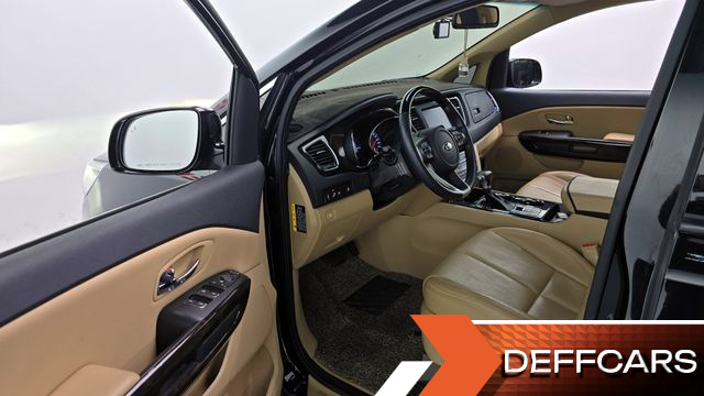 Kia CARNIVAL 7-Seater Limousine VIP купить на сайте DeffCars
