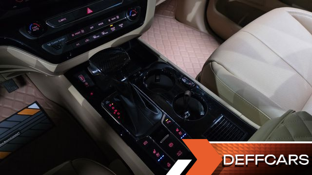 Kia CARNIVAL 9-Seater Hi-Limousine Noblesse Special купить на сайте DeffCars