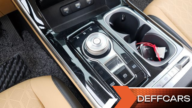 Kia CARNIVAL 9-Seater Noblesse купить на сайте DeffCars