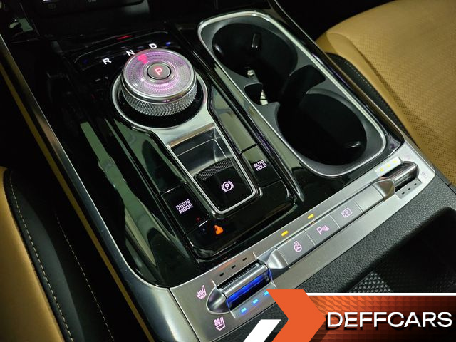 Kia CARNIVAL Gasoline 7-Seater Signature купить на сайте DeffCars