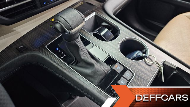 Toyota SIENNA 2.5 Hybrid 2WD купить на сайте DeffCars