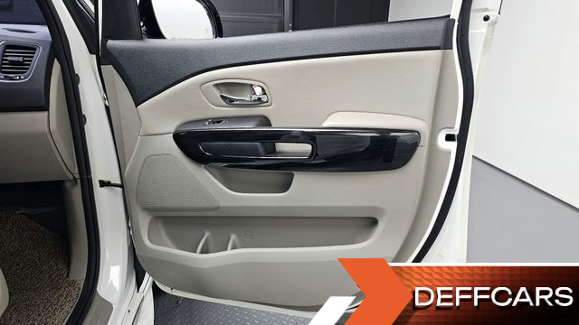 Kia CARNIVAL 7-Seater Limousine VIP купить на сайте DeffCars