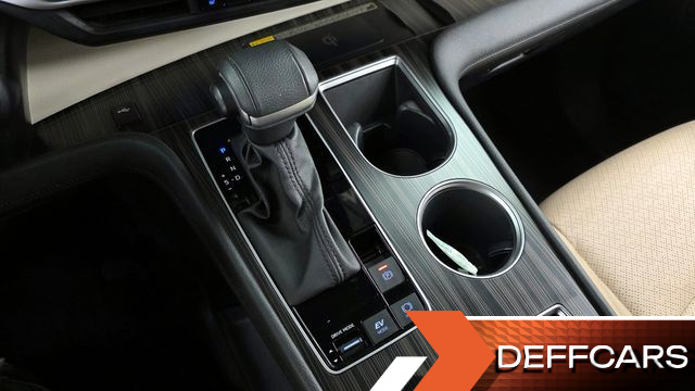 Toyota SIENNA 2.5 Hybrid 2WD купить на сайте DeffCars