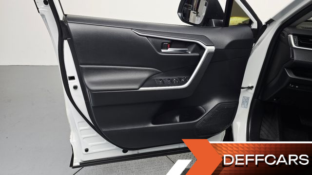 Toyota RAV4 2.5 2WD Hybrid XLE купить на сайте DeffCars