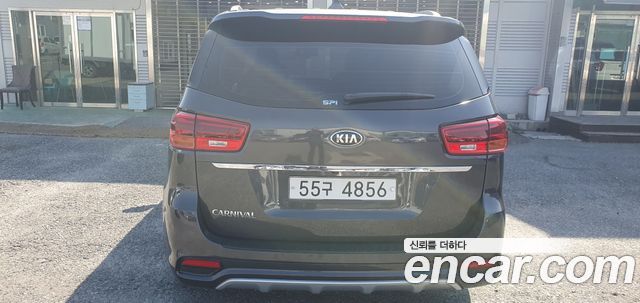 Kia CARNIVAL 9-Seater Noblesse Special купить на сайте DeffCars