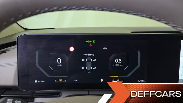 Kia CARNIVAL Gasoline 9-Seater Signature купить на сайте DeffCars