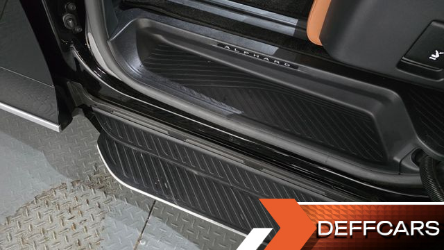 Toyota ALPHARD 2.5 HEV Executive AWD купить на сайте DeffCars