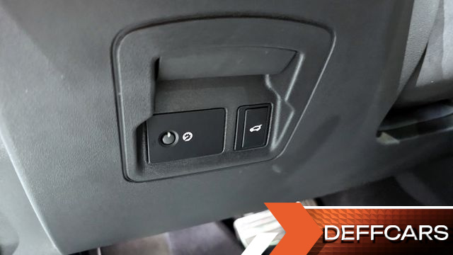 Land Rover RANGE ROVER VELAR 2.0 P250 R-Dynamic SE купить на сайте DeffCars