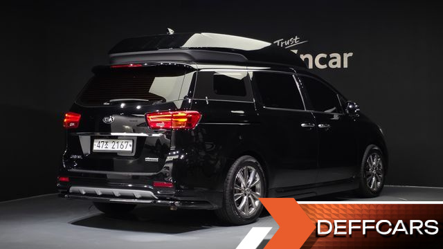 Kia CARNIVAL 9-Seater Hi-Limousine Noblesse Special купить на сайте DeffCars