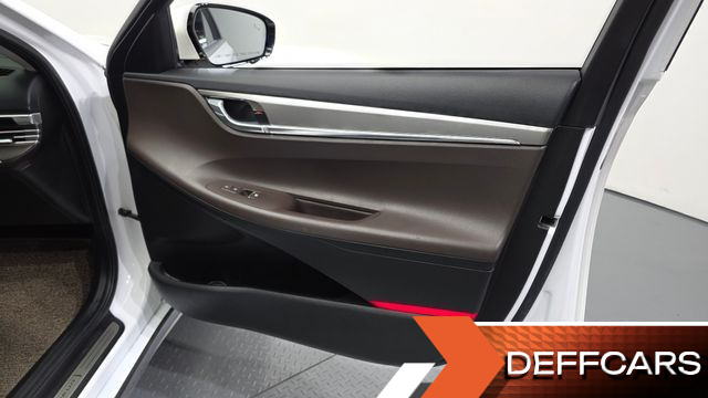 Hyundai GRANDEUR 2.5 Premium Choice купить на сайте DeffCars