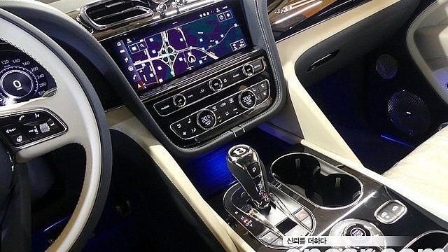 Bentley BENTAYGA 4.0 V8 EWB First Edition купить на сайте DeffCars