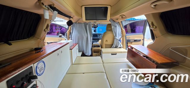 Kia CARNIVAL 9-seater Hi-Limousine Prestige High roof купить на сайте DeffCars