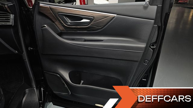 Toyota ALPHARD 2.5 HEV Executive AWD купить на сайте DeffCars