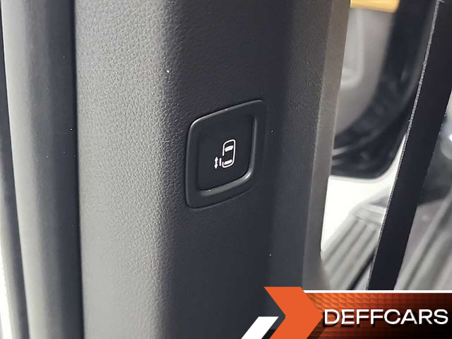 Kia CARNIVAL Gasoline 7-Seater Signature купить на сайте DeffCars