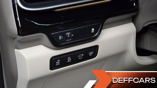 Kia CARNIVAL Gasoline 7-Seater Signature купить на сайте DeffCars